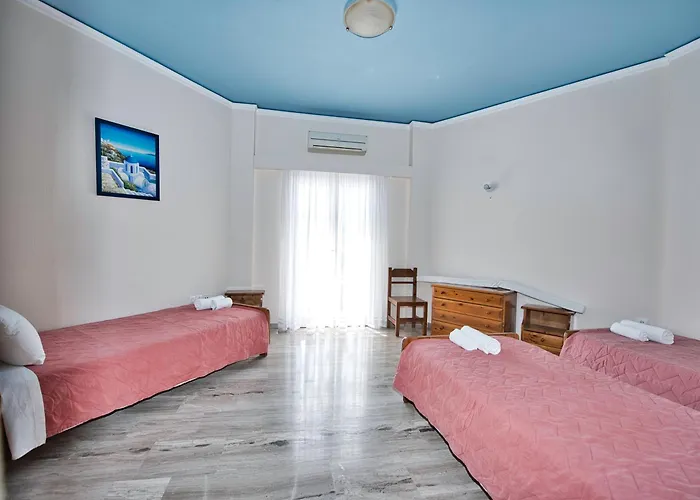 Nikos Karamolegkos Kamári