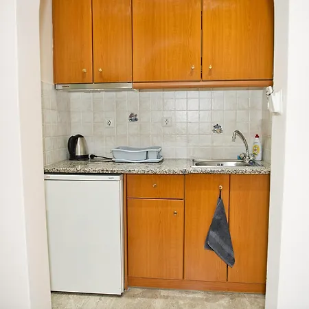 Nikos Karamolegkos Kamári